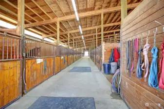 69 stall dual isle barn