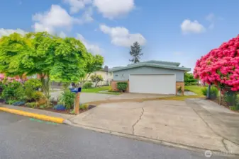 This home features a 2 car garage