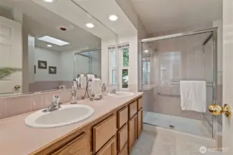 5 piece primary bathroom with jetted soaking tub.