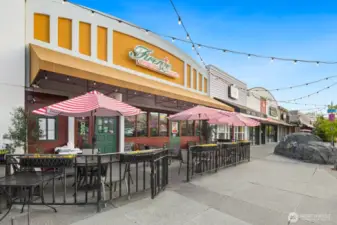 Located close to all shopping, dining and entertainment.