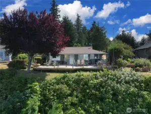 Large deck overlooking Sound great for entertaining.