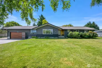 Perfect rambler on 1+ acre.