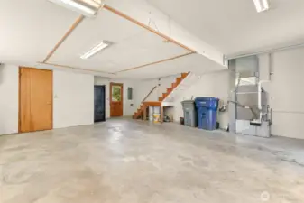 Spacious garage