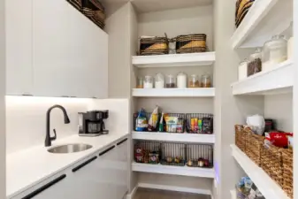 Wet bar and open pantry.