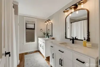 Upstairs hallway full bathroom.