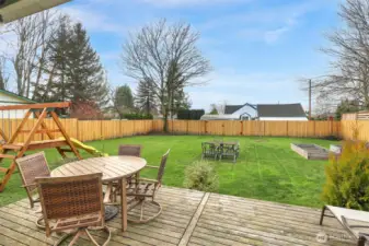 Large backyard that is fully fenced