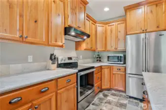 Kitchen w/SS Appliances