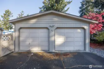This home features a rate three car garage plus a workshop!