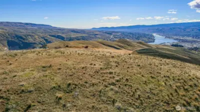 Power and fiber nearby, supporting modern living in a scenic, rural setting.