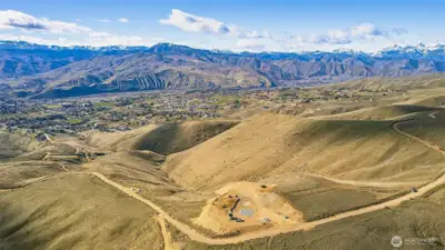 Sweeping views of the Wenatchee Valley with year-round natural beauty and changing seasonal colors.