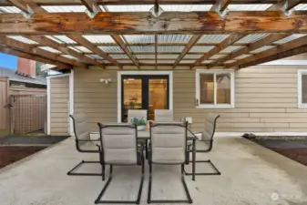 Covered living in Washington is a must! BBQ or entertain outdoors regardless of weather