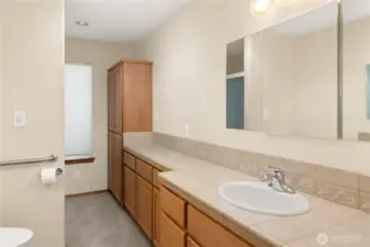 The second sink in the main bathroom.