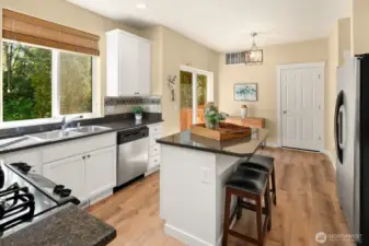 Chef's kitchen With Eating space!