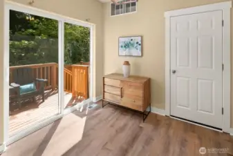 Private Deck off of kitchen!