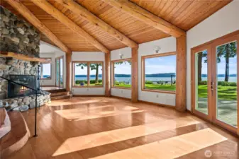Custom Douglas Fir and Sweeping Westerly Views~