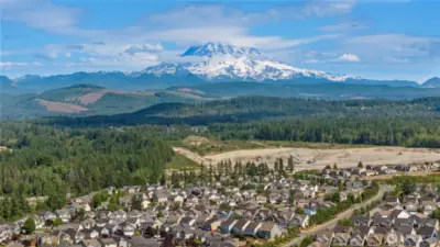 Area vista with Mount Rainier and surrounding Puyallup landscape