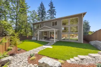 Dreamy back yard- Quiet, and surrounded by lush greenery. The Pacific Northwest at it's finest!