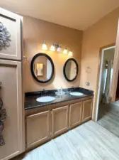 Shower and large tub in the primary.
