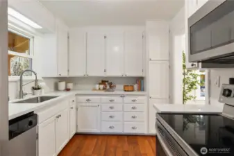 Upgraded windows throughout