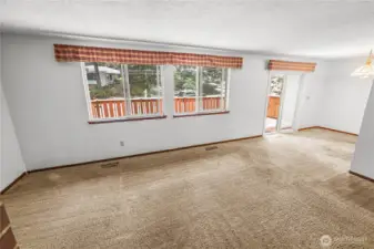 dining area has sliding doors to the deck