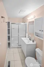 primary has a 3/4 bathroom