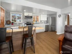 Kitchen with movable island