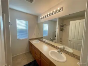 Upstairs full bathroom