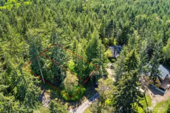 Minutes from North Beach park - walking trails guide you to the beach!