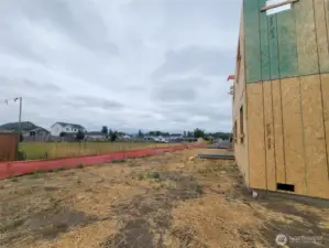No direct back neighbors