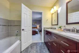 Beautifully updated primary 5 piece bath.