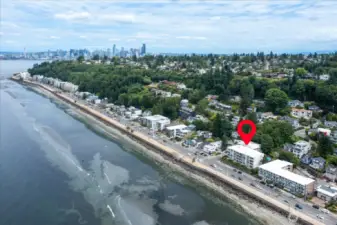 Conveniently located across the streete from where Alki beach begins