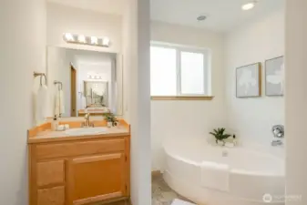 The bathroom offers ideal functionality and layout!