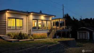 Breathtaking View home on corner lot, only 600 yards from Downtown Des Moines!