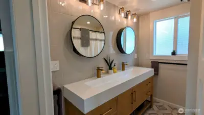 Awesome remodeled bathroom with new vanity, sink and ceramic tile!