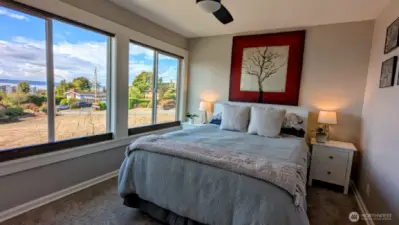 Wake up to gorgeous Sound and Mountain views!