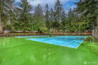 Community tennis court