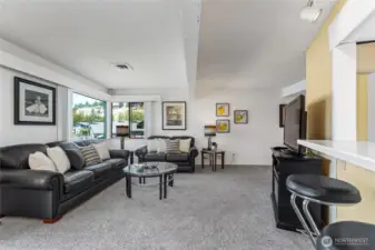 Living room with views of Lake Chelan and the sit up bar off the kitchen.