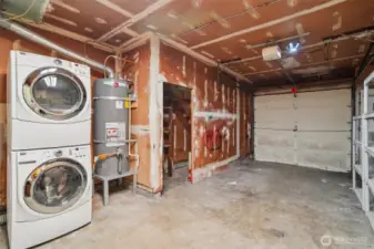 Gas hot water heater (2017).