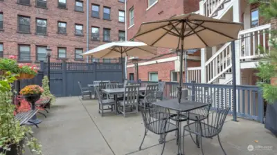 The Pittsburgh offers a community patio (pictured here), laundry, locked up storage and all Seattle has to offer!
