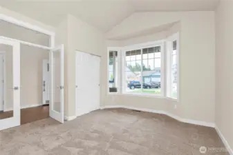 lovely bay window in 3rd bed/flex room