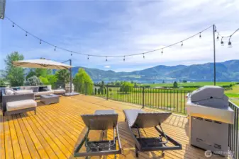 Exterior view 1 of upper level deck w/ views overlooking Lake Chelan.