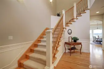 Grand entry with vaulted ceilings