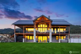 Rural living, yet an easy 8-minute drive to central Leavenworth