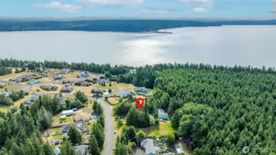 Enjoy community access to Mussel Beach, including a convenient boat launch.