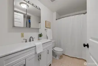 upstairs full bath with new vanity