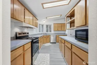 Loads of space and light for storage and meal prep.