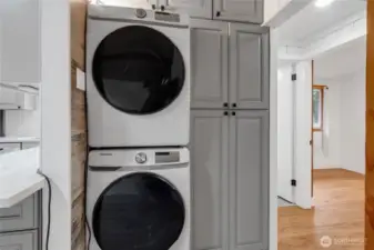 Comes with Washer/Dryer