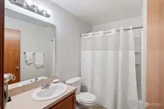 2nd primary suite bathroom
