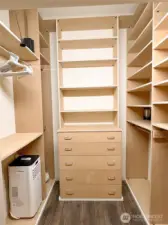 Walk-In-Closet