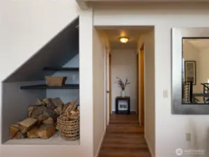 Hall to two main floor bedrooms and full bathroom.